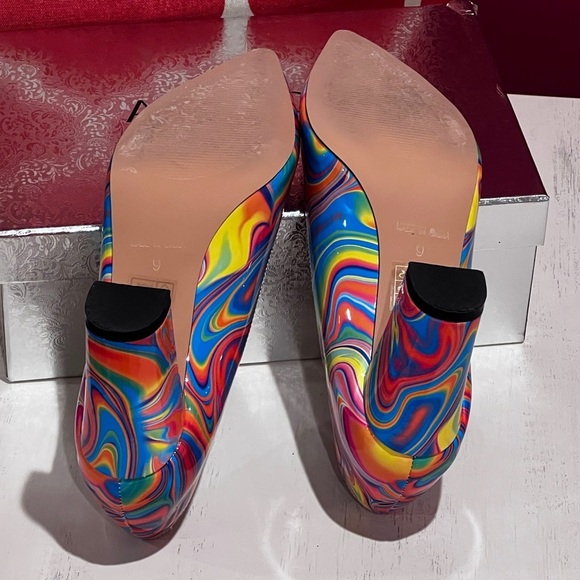 Aachcol Vibrant Multicolor Swirl Women's Heels - Picture 7 of 9